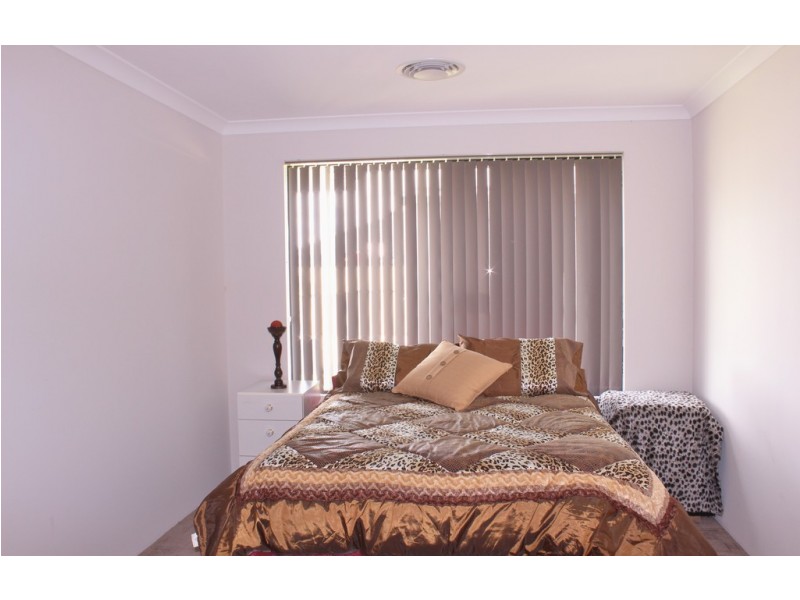 17 Florence Moore Way, Burekup WA 6227