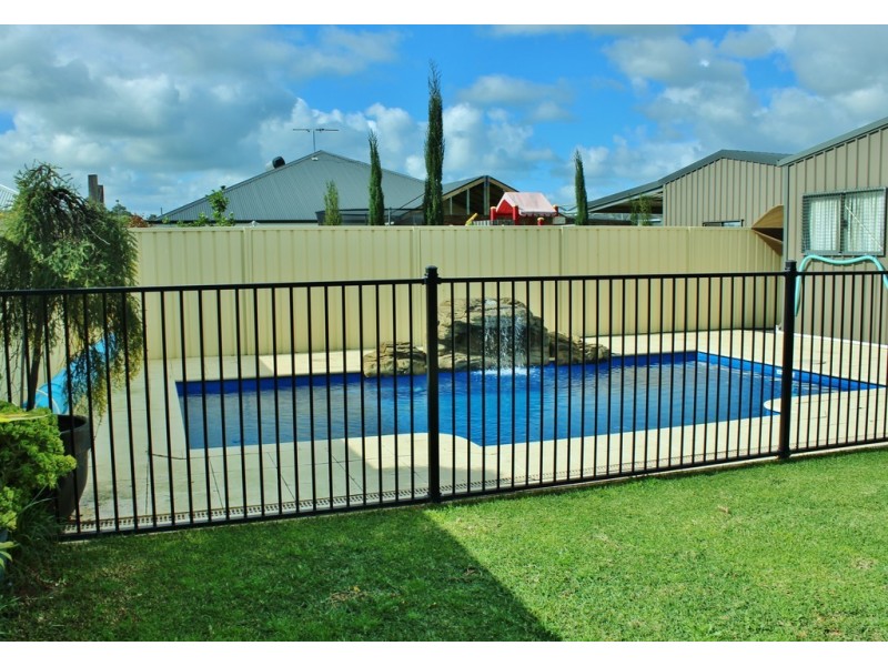 17 Florence Moore Way, Burekup WA 6227