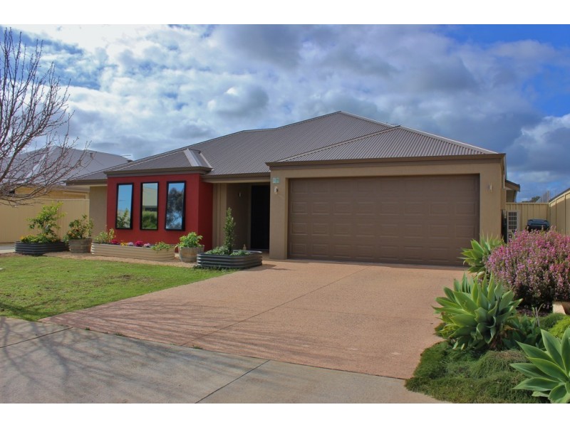 17 Florence Moore Way, Burekup WA 6227