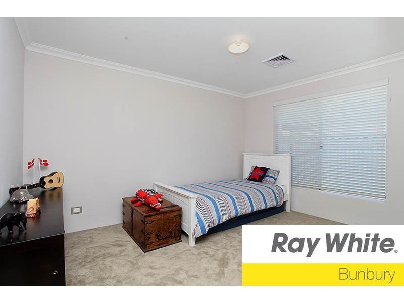 63 Daablone Vista, Dalyellup WA 6230