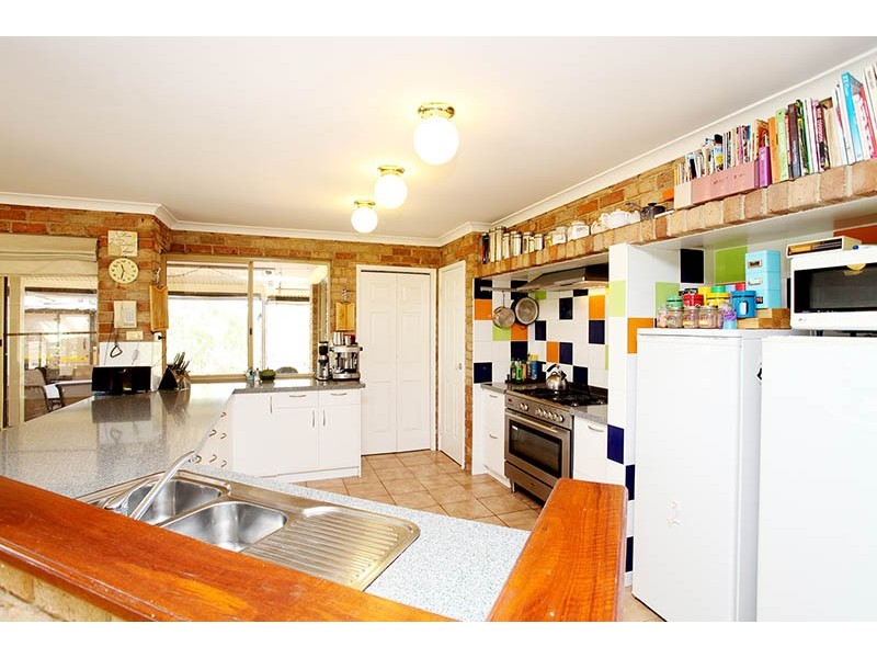 15 Shenton Close, Leschenault WA 6233