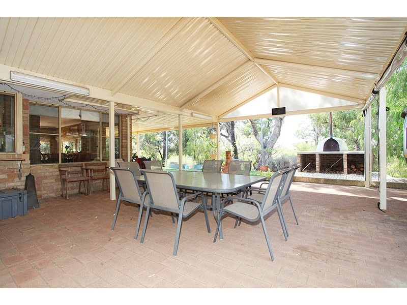 15 Shenton Close, Leschenault WA 6233