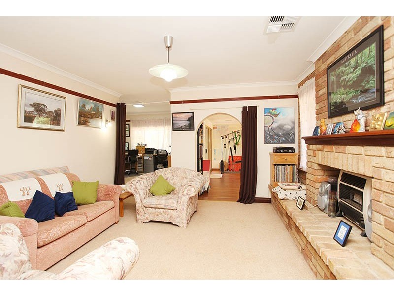 15 Shenton Close, Leschenault WA 6233