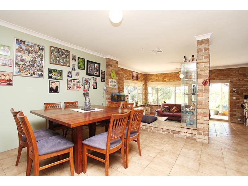 15 Shenton Close, Leschenault WA 6233