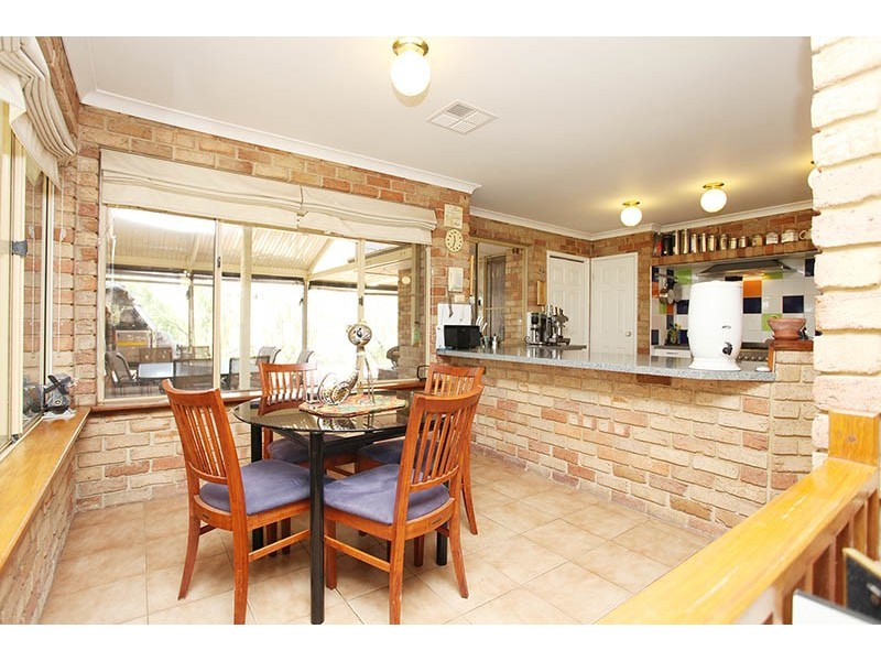 15 Shenton Close, Leschenault WA 6233