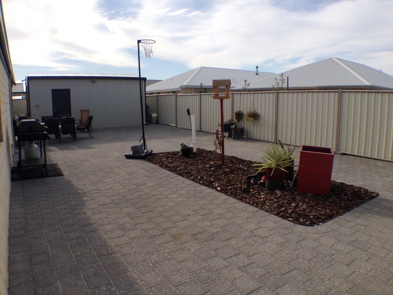 27 Pluto Drive, Australind WA 6233