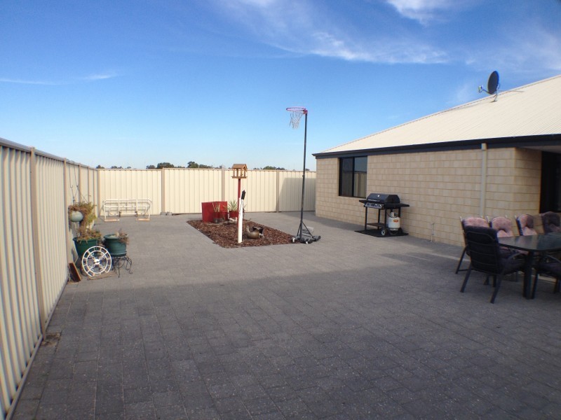27 Pluto Drive, Australind WA 6233
