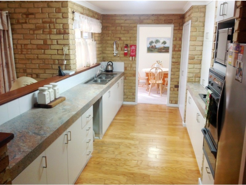 21 Barnes Avenue, Australind WA 6233