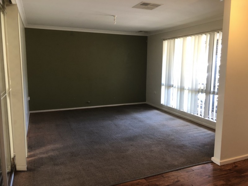 10 Plowers Place, Withers WA 6230