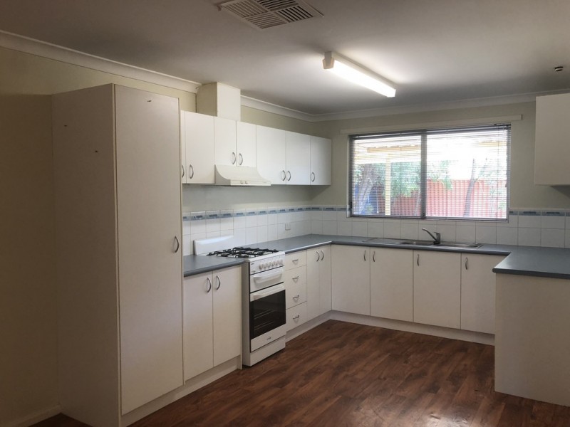 10 Plowers Place, Withers WA 6230