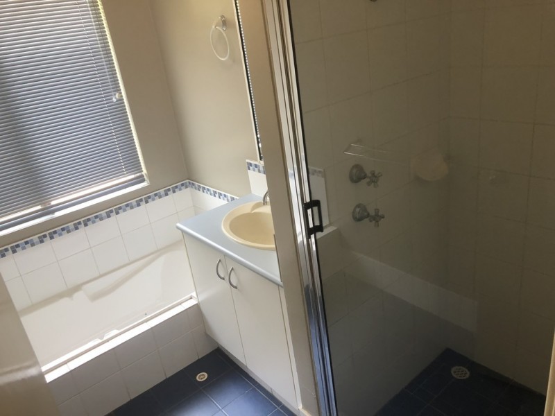 10 Plowers Place, Withers WA 6230