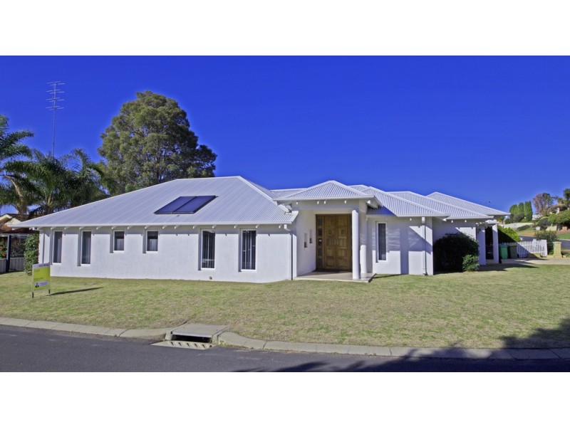 5 Christchurch Place, College Grove WA 6230
