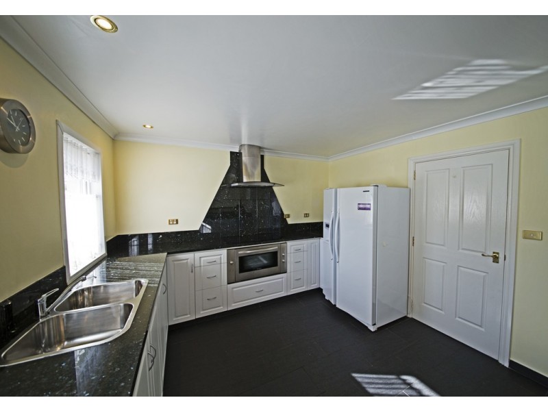 5 Christchurch Place, College Grove WA 6230