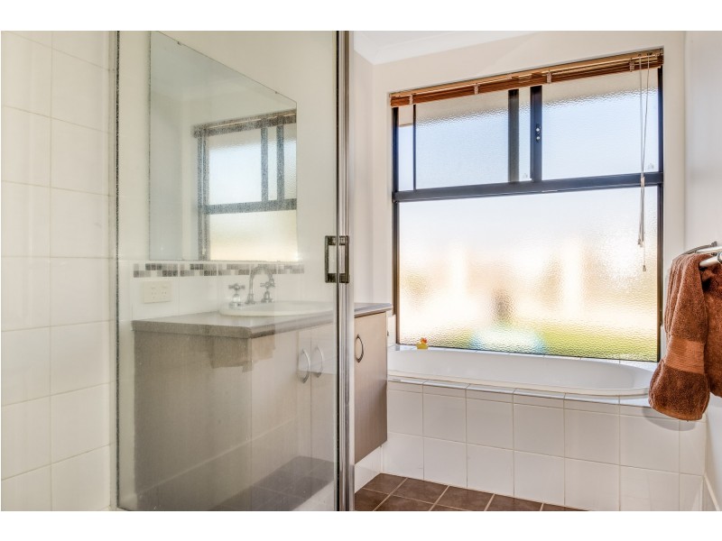 2 Fairhill Road, Australind WA 6233