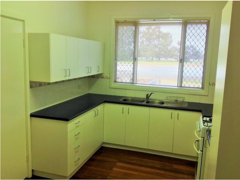 37 Hands Avenue, Carey Park WA 6230