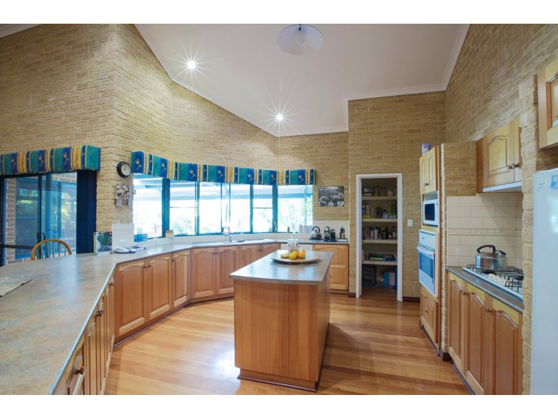 5 Leake Court, Leschenault WA 6233