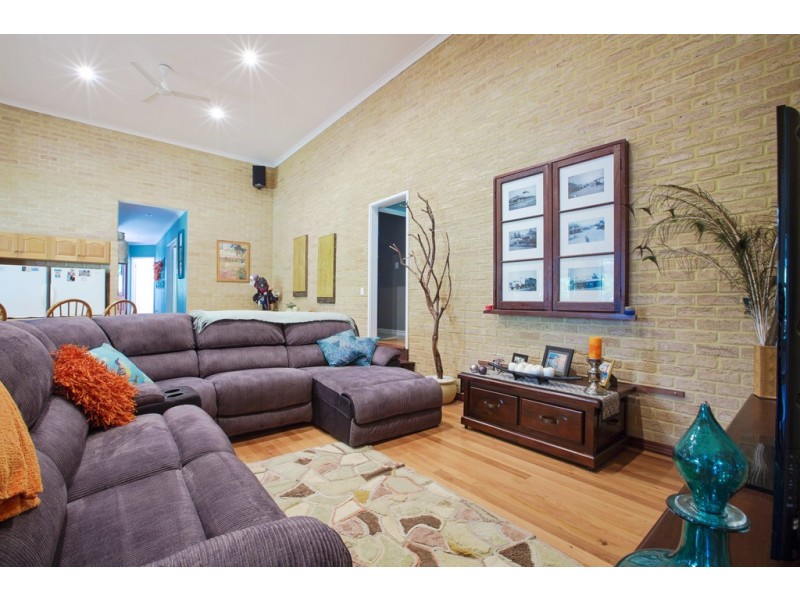 5 Leake Court, Leschenault WA 6233