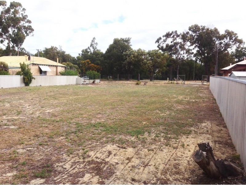 17 Little Street, Carey Park WA 6230