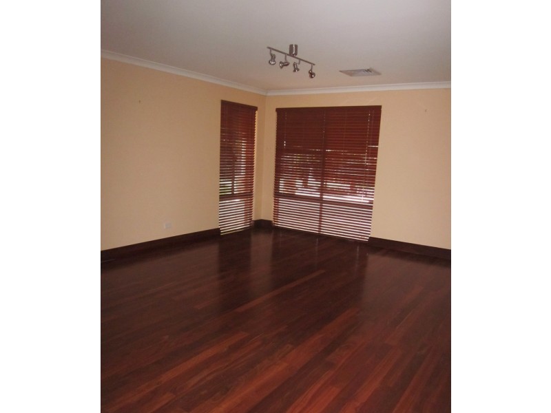 35 Barton Drive, Australind WA 6233