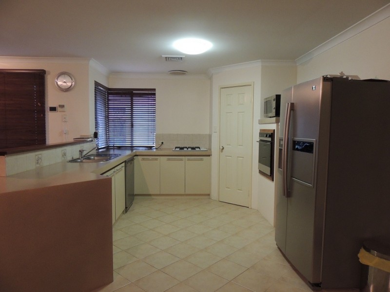 35 Barton Drive, Australind WA 6233