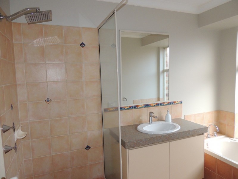 35 Barton Drive, Australind WA 6233