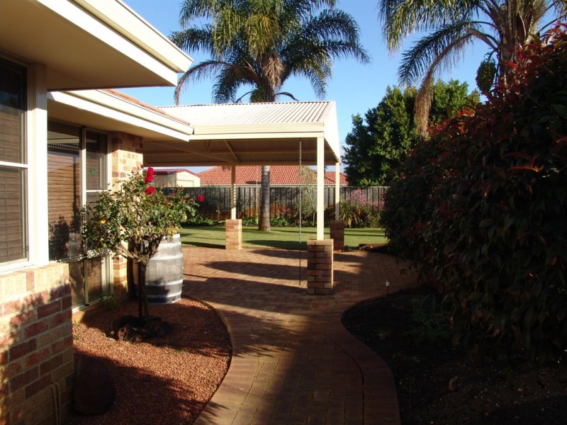35 Barton Drive, Australind WA 6233