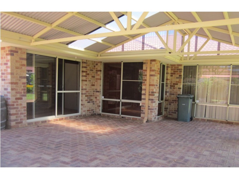 35 Barton Drive, Australind WA 6233
