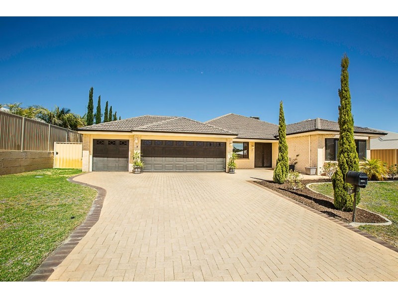 7 Claddagh Road, Australind WA 6233