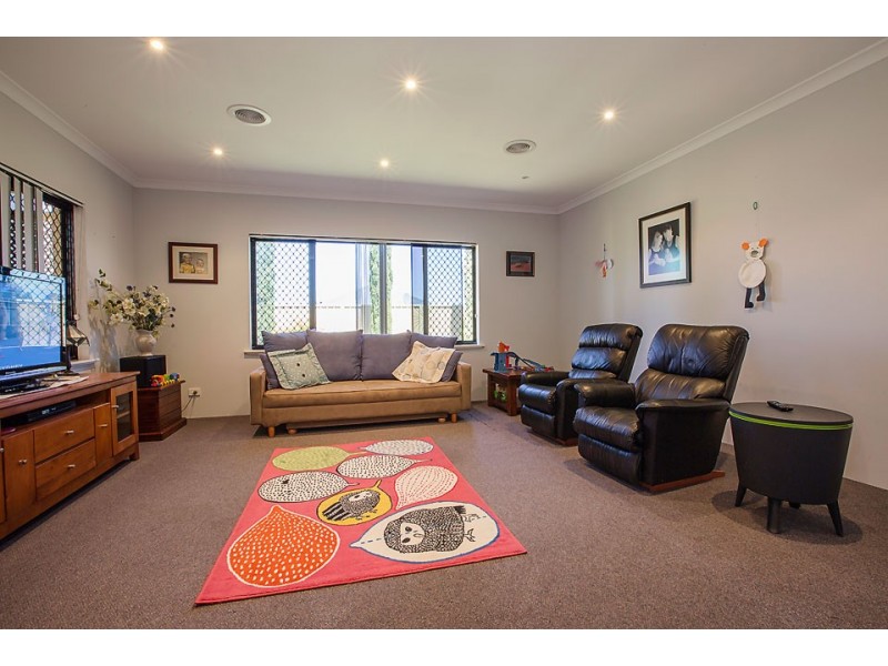 7 Claddagh Road, Australind WA 6233