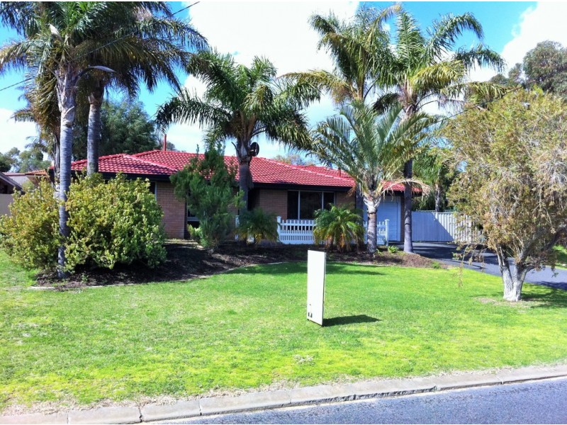 11 Wakefield Avenue, Withers WA 6230