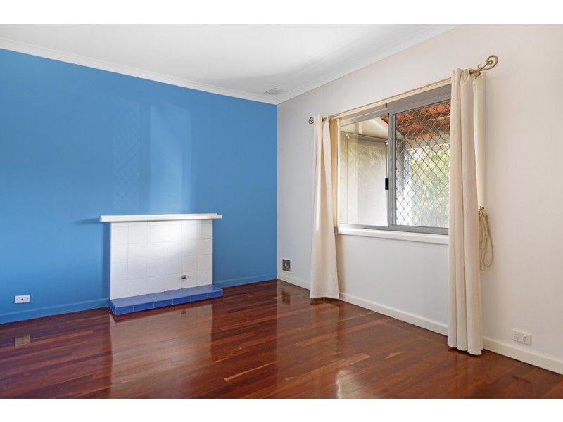 37 Hands Avenue, Carey Park WA 6230