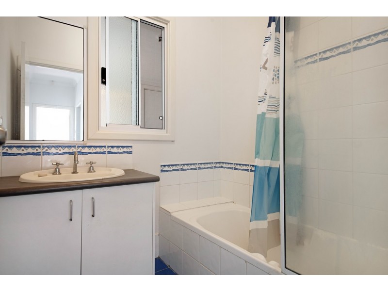 37 Hands Avenue, Carey Park WA 6230