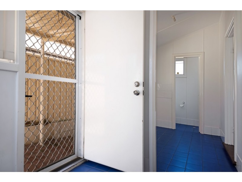 37 Hands Avenue, Carey Park WA 6230