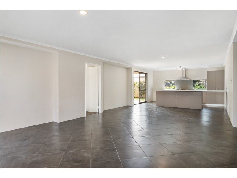 22 Wiroo Loop, Dalyellup WA 6230