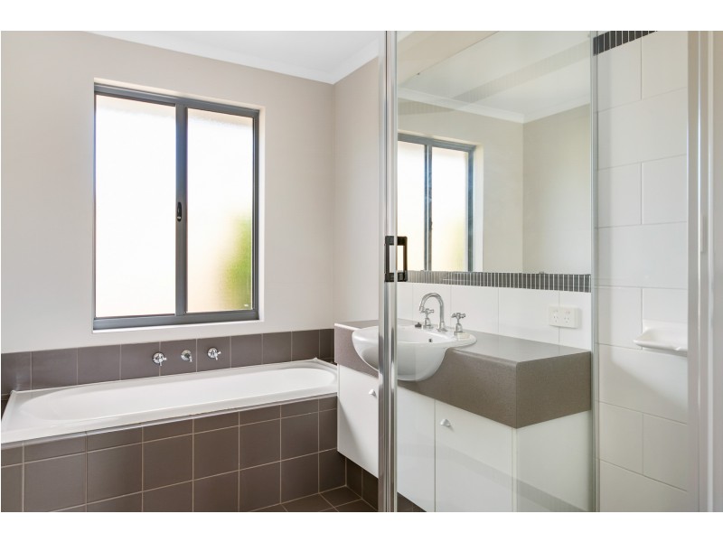 22 Wiroo Loop, Dalyellup WA 6230