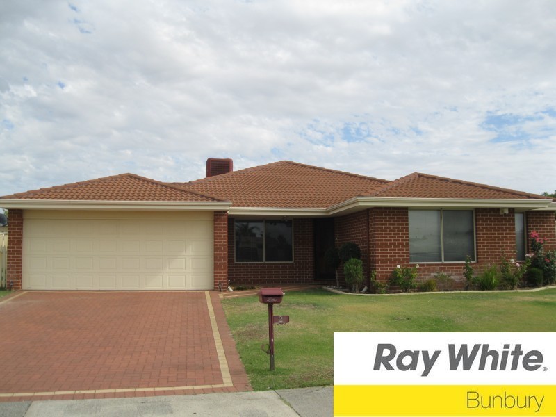 2 Cleveland Bay Avenue, Eaton WA 6232