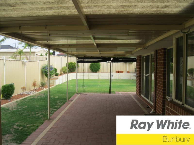 2 Cleveland Bay Avenue, Eaton WA 6232
