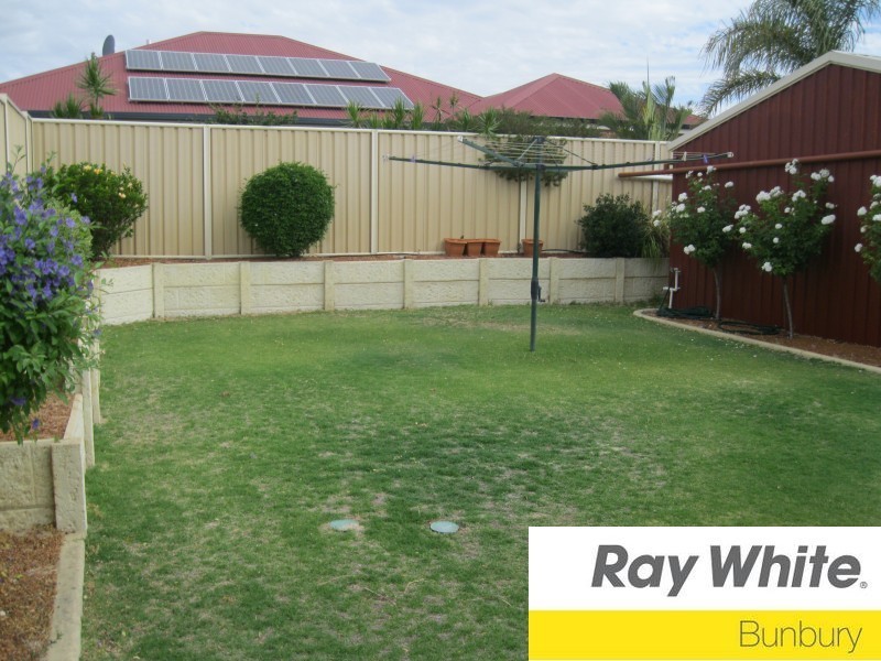 2 Cleveland Bay Avenue, Eaton WA 6232