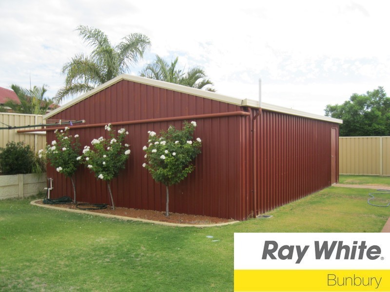 2 Cleveland Bay Avenue, Eaton WA 6232