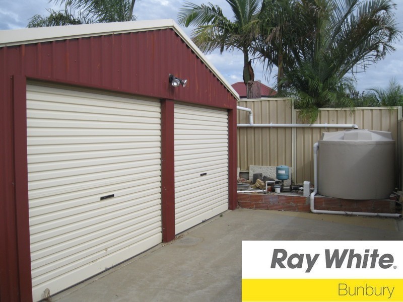 2 Cleveland Bay Avenue, Eaton WA 6232