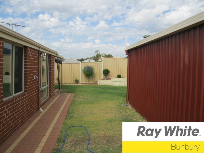 2 Cleveland Bay Avenue, Eaton WA 6232