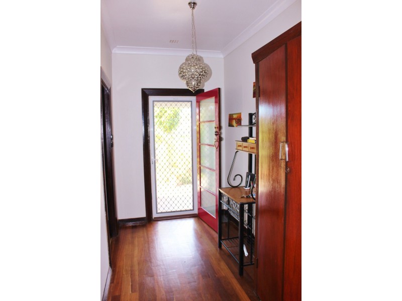 18 Teeluk Road, Carey Park WA 6230