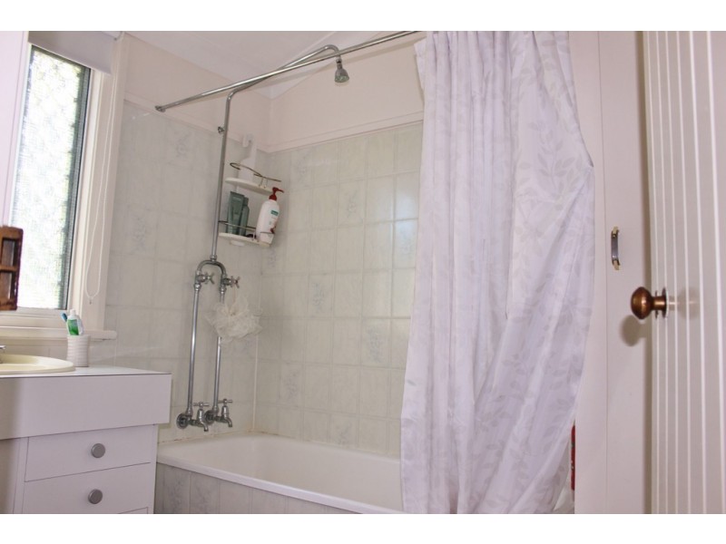 18 Teeluk Road, Carey Park WA 6230