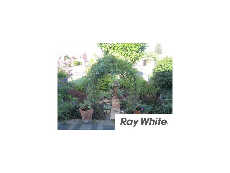 18 Teeluk Road, Carey Park WA 6230