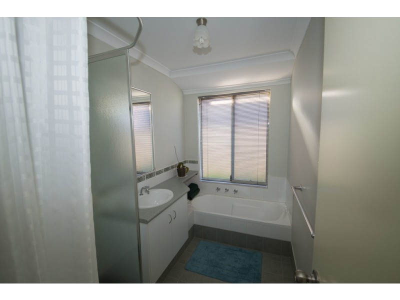 38 Swan Avenue, Millbridge WA 6232