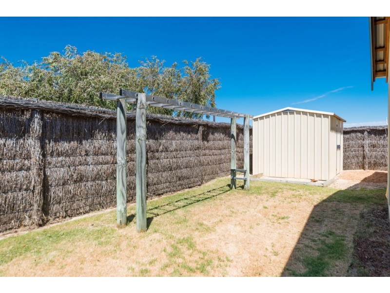 15 Hutt Drive, Dalyellup WA 6230