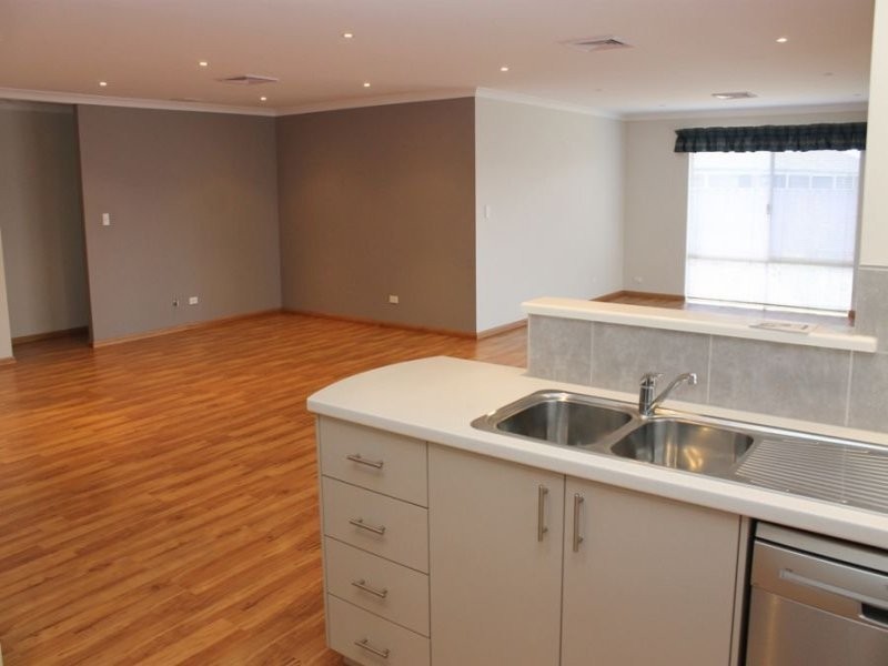 111 Kingston Drive, Australind WA 6233