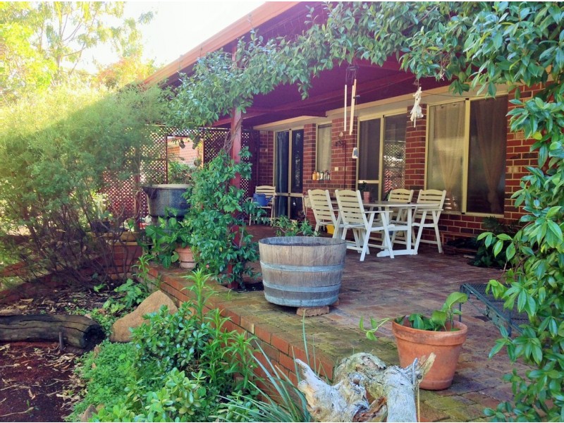 7 Roberts Road, Leschenault WA 6233