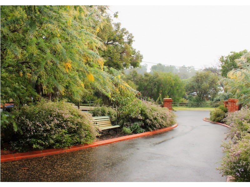 7 Roberts Road, Leschenault WA 6233