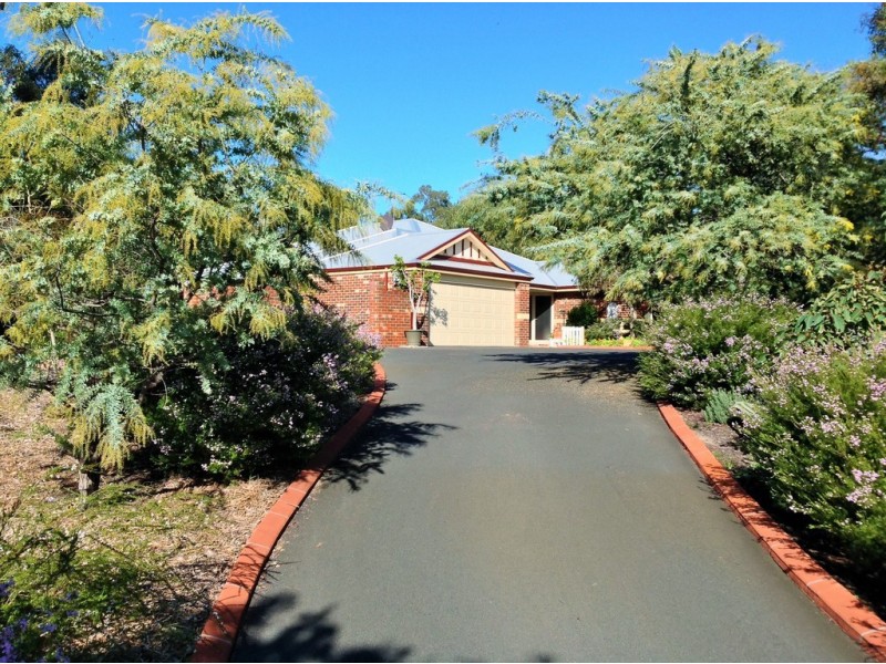 7 Roberts Road, Leschenault WA 6233